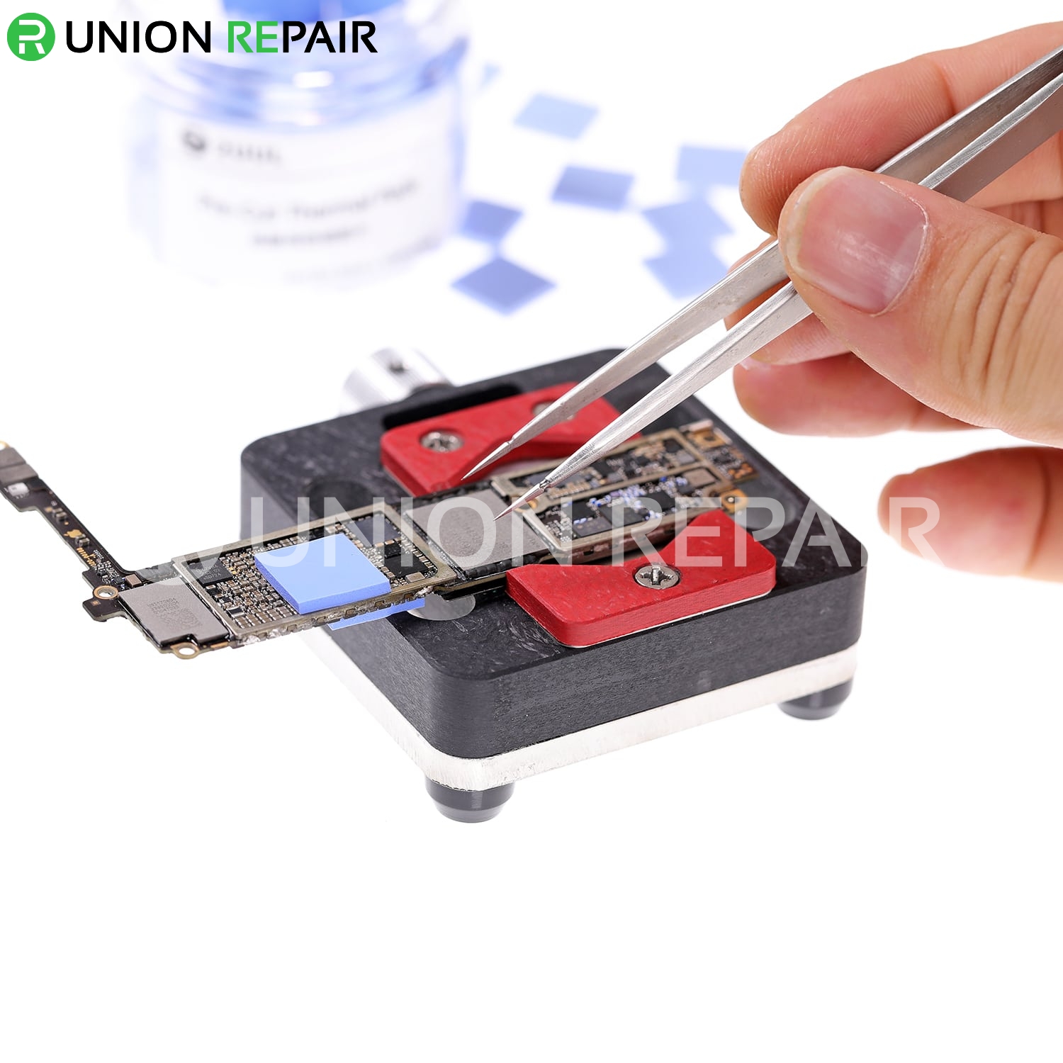 https://images.unionrepair.com/images/watermarked/1/detailed/49/u0204-2uul-pre-cut-thermal-silicone-pads-12x12x1.5mm-100pcs-box-r4.jpg?t=1701254441